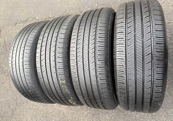 205/60/16 Hankook Selling a set of 4 tires in excellent condition 🫡