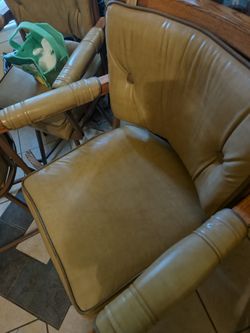 4 Retro Leather Barstools That Swivel EXCELLENT CONDITION