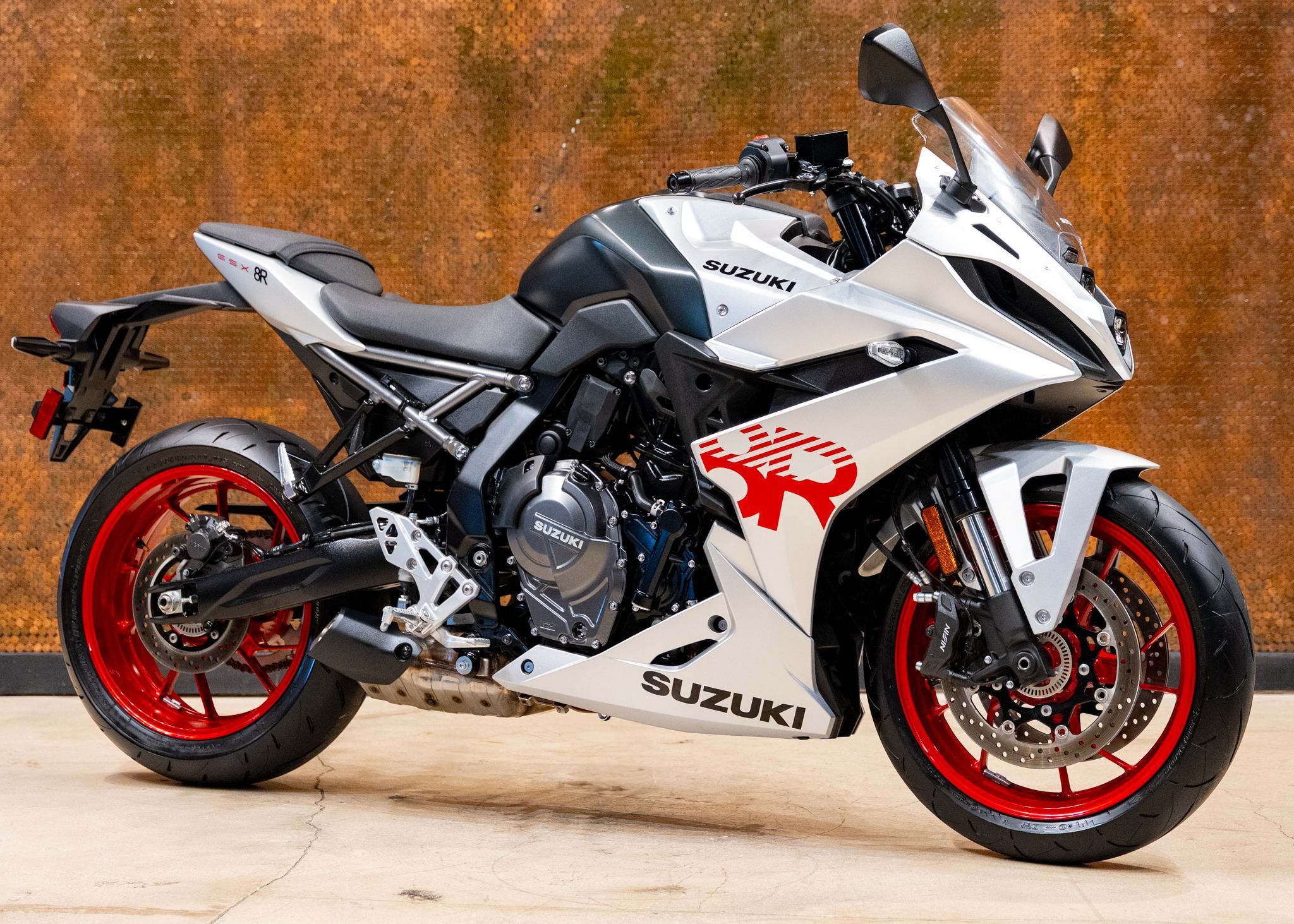 2024 SUZUKI GSX8R