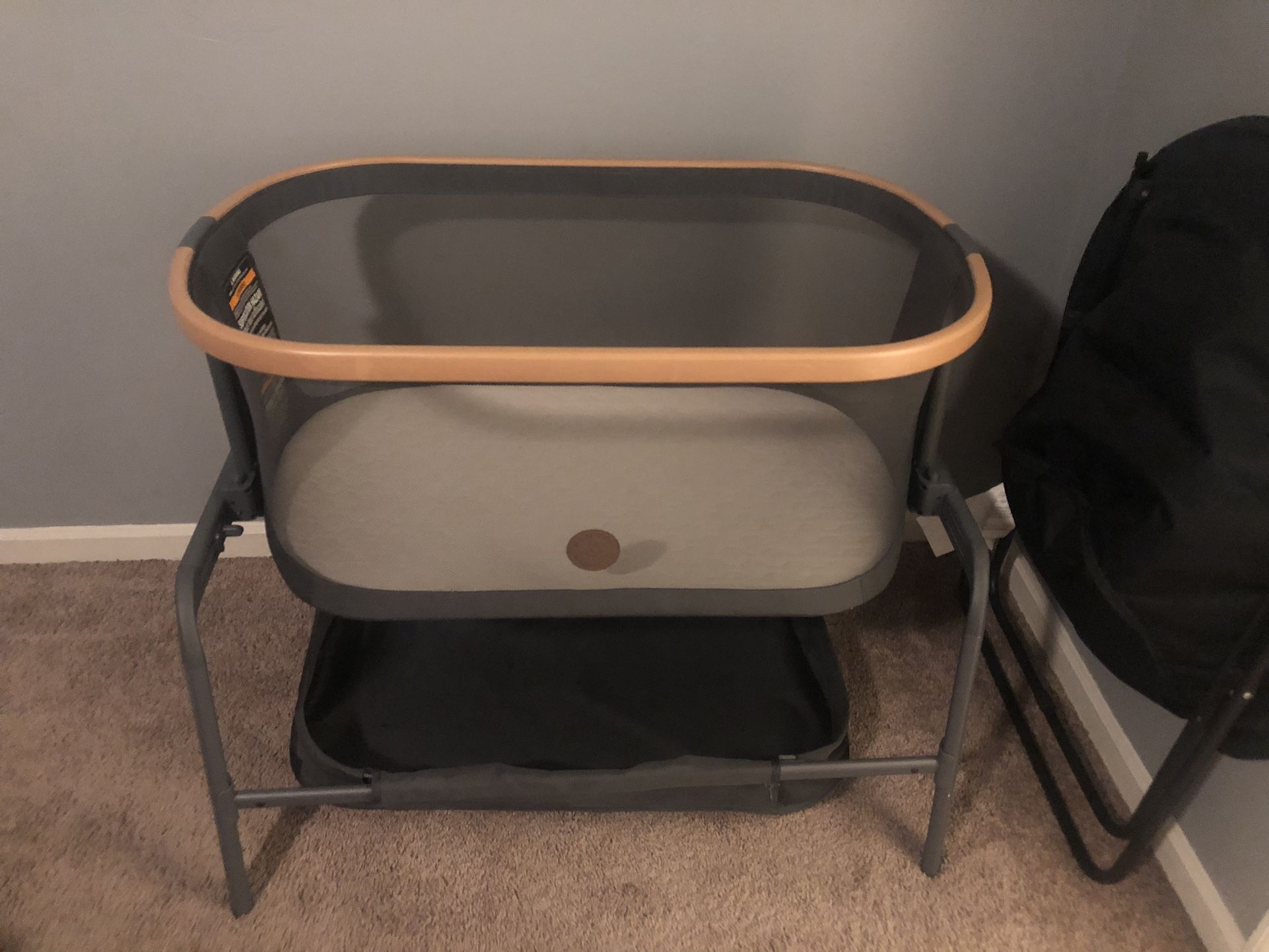 Maxi Cosi Baby Bassinet With Storage 