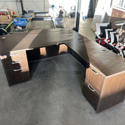 L Shaped desk with right side return 