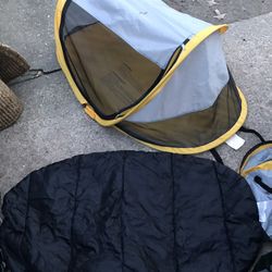 Kids pop up enclosure with Mat and carry case Only $20 Firm