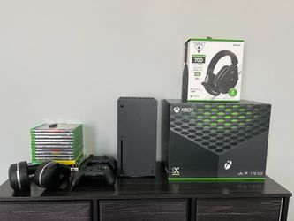 Series X - 2 Controllers - 13 Games - Headphones