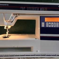 Husqvarna Viking Freesia 415 Sewing Machine Good Condition !! See Pics