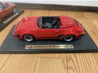 Maisto Porsche 911 Speedster 1989 1:18 Diecast Car Red On Stand
