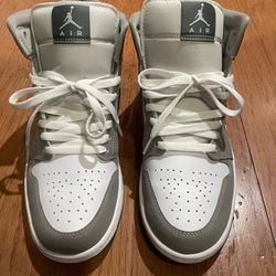 Jordan 1 Mid SE White Medium Cool Grey Size 8.5
