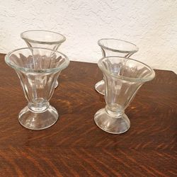 Set of 4 Vintage Dessert Glasses Sundae Soda Fountain Christmas Gift Ice Cream Footed 5" tall, excellent condition no chips or cracks. 