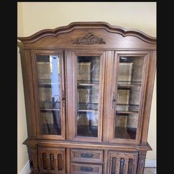 FREEEEEEEEEE.  Buffet and Hutch