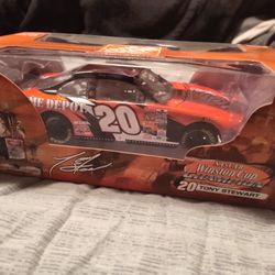  Tony Stewart 1:24 Diecast Stock Car