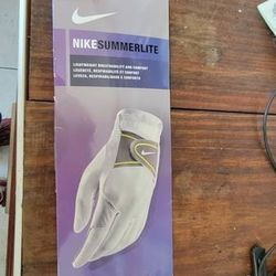 Brand new women's Nike golf glove