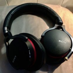 Sony Headphones MDR-1A - Like New