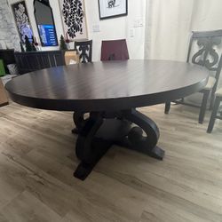 Beautiful 60in Round Table