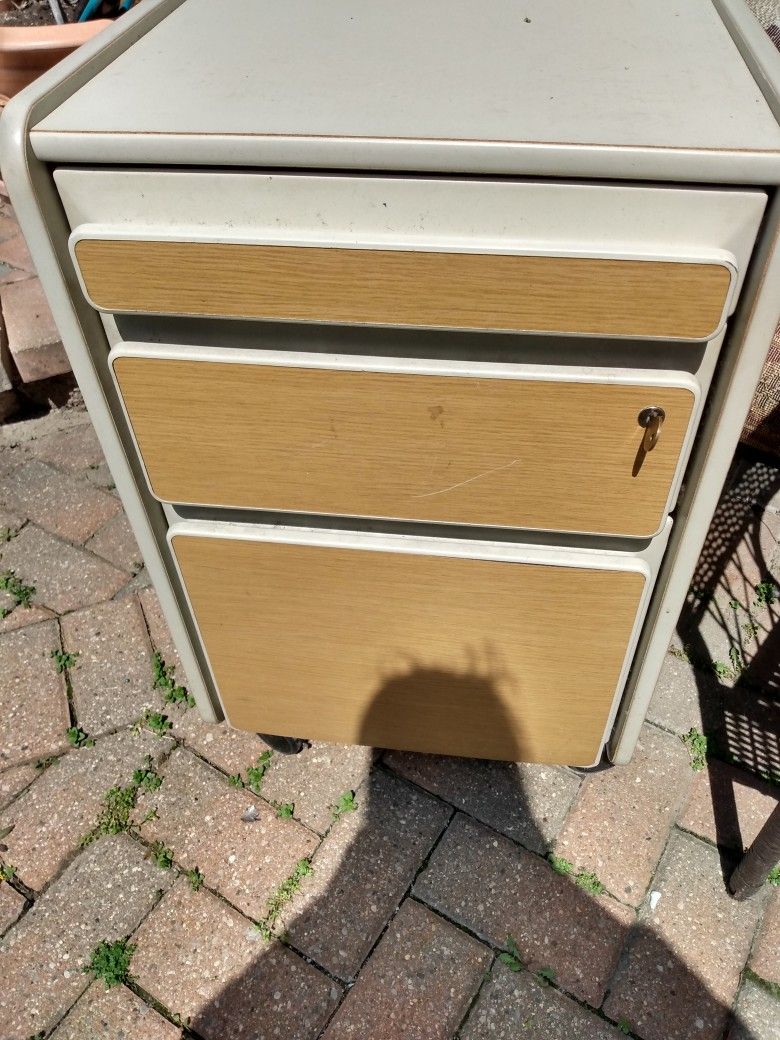 File Cabinet With Keys