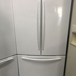 White French Door Refrigerator With Ice Maker 
