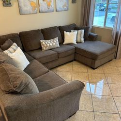 Beautiful Brown Sectional couch From Ashley Furniture LIKE NEW!