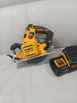 DEWALT XR BRUSHLESS  7-1/4" CIRCULAR  SAW,,WITH BATTERY AND 6- AMP CHARGER. $275..BRAND NEW...