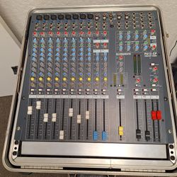 EXCELLENT CONDITION PA WITH HARD SHELL CASE