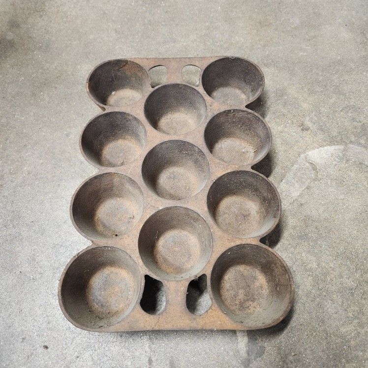 Griswold No 10 948 Antique Muffin Pan Cast Iron