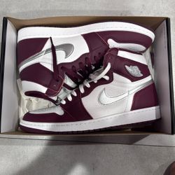 Air Jordan 1 Retro High OG Bordeaux