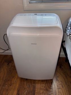 Insignia™ - 250 Sq. Ft. 6,000 BTU Portable Air Conditioner - White