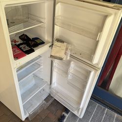 Magic Chef 10.1 cu ft top mount refrigerator