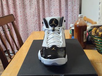 Nike Jordan's 6 rings