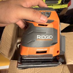 RIDGID 18V OCTANE Brushless Cordless 3-Speed 1/4 Sheet Sander