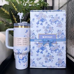 stanley 40oz Water Bottle In Box | Leakproof | Easy To Carry | Super Insulation Makes A Great Holiday Gift