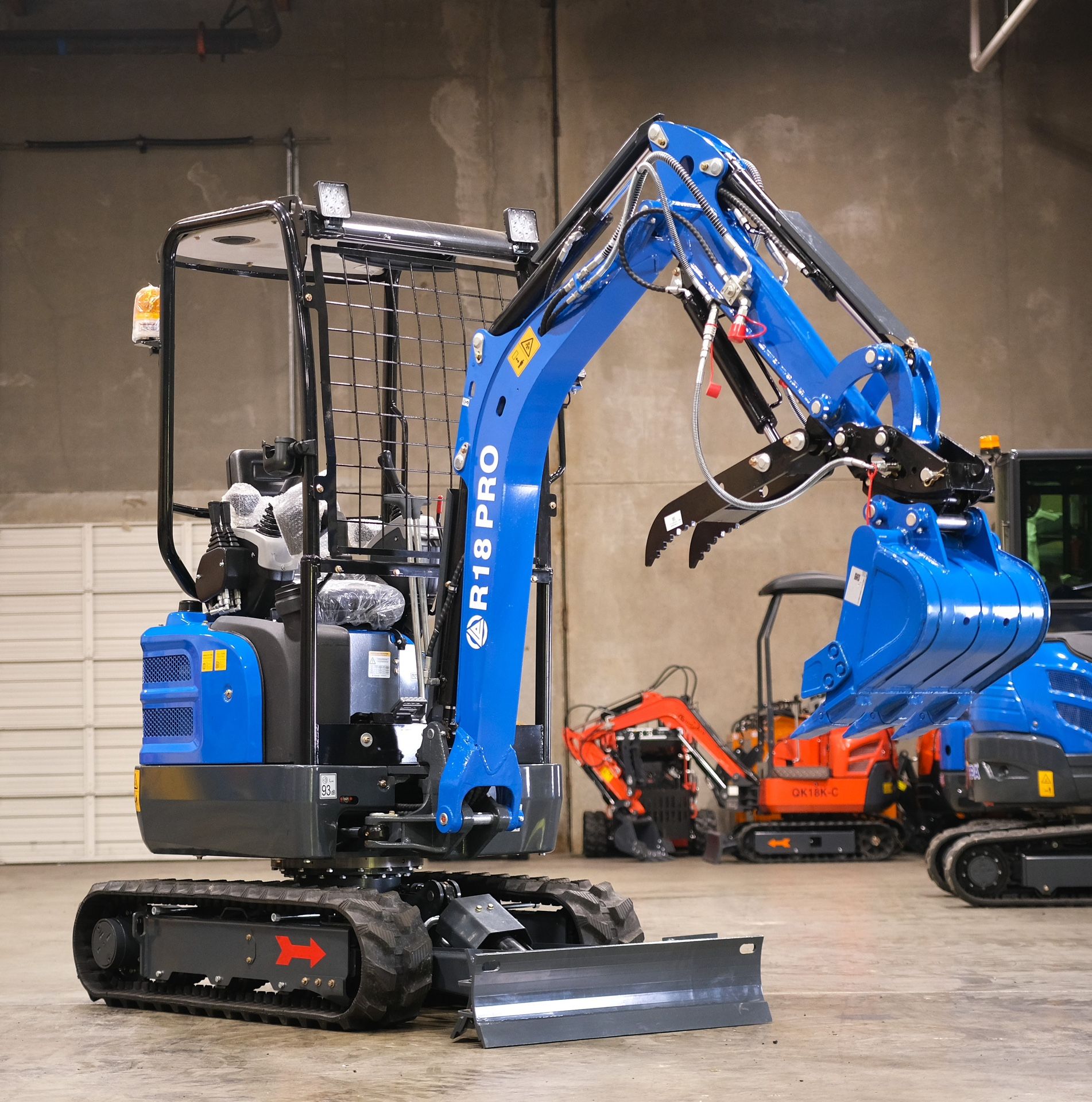 Rippa R18PRO Mini Excavator • 25HP Kubota D902 Diesel • XPANDABLE Tracks • Compact & Ready to Work