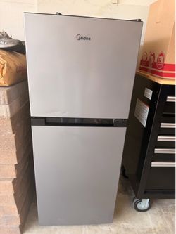 Midea Mini Fridge