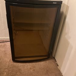 Mini fridge 