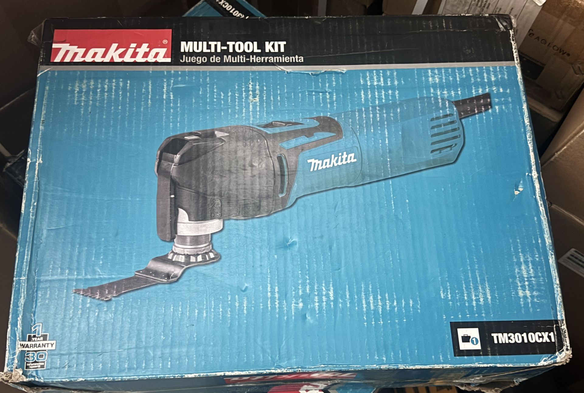New sealed Makita 3 Amp Corded Variable Speed Oscillating Multi-Tool Kit TM3010CX1