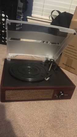 Vintage suitcase turntable