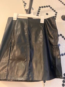 Faux leather skirt size L worn once