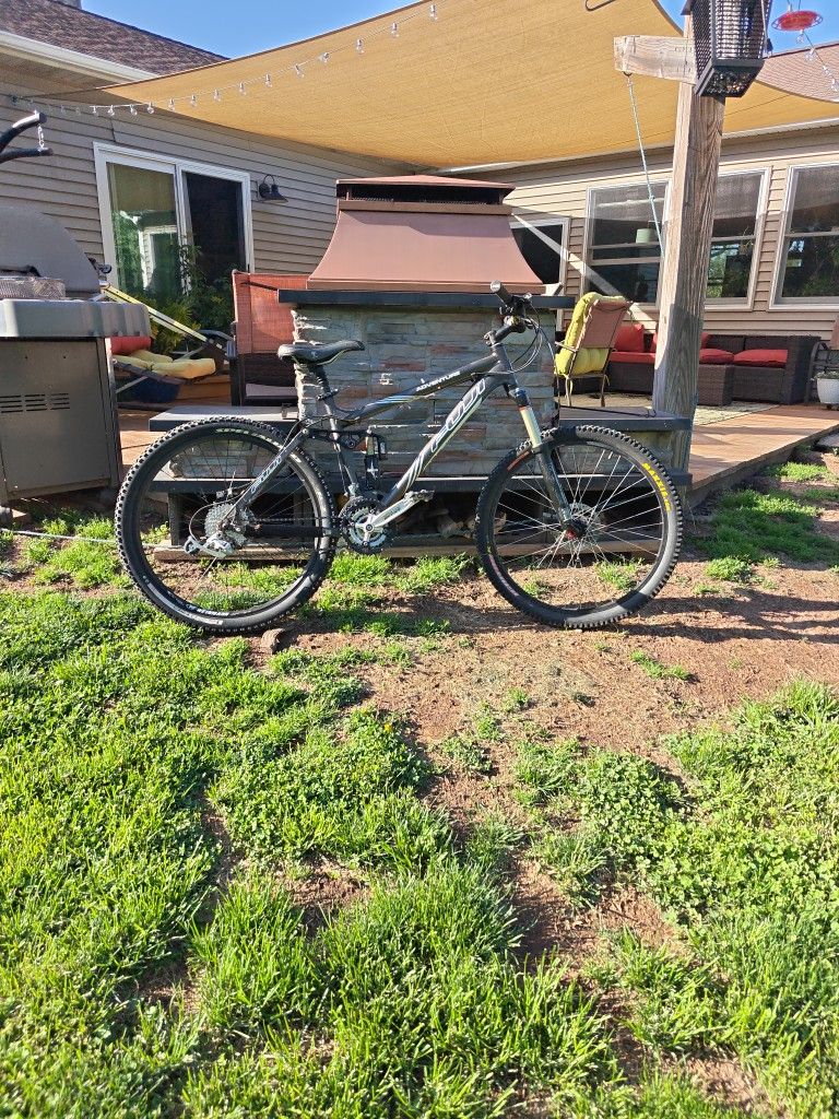 Fuji Adventure Hi Mountain Bike
