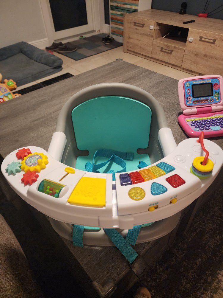 Infantino Music And Light Booster Seat 