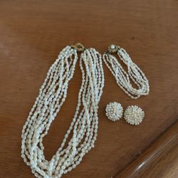 SET OF 9 STRAND OF RICE FRESH  WATER RICE PEARLS NEKLACE 15 1/2” ,BRACELET 6 1/2. “ AND EARRINGS IN ITS STRAW CASE FROM HONOLULU, HAWÁII IN MIA BEACH 