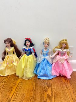 Disney Multi Dolls-Accesories
