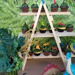 Cupcake stand in wood