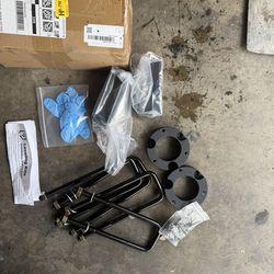 Levelling kit for a 2000 Toyota Tacoma 3 inch on the front 2 inch on the rear