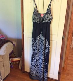 Pretty Black And White Long Dress size Medium