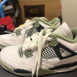 Air Jordan 4s Retro Seafoam Women’s Size 6