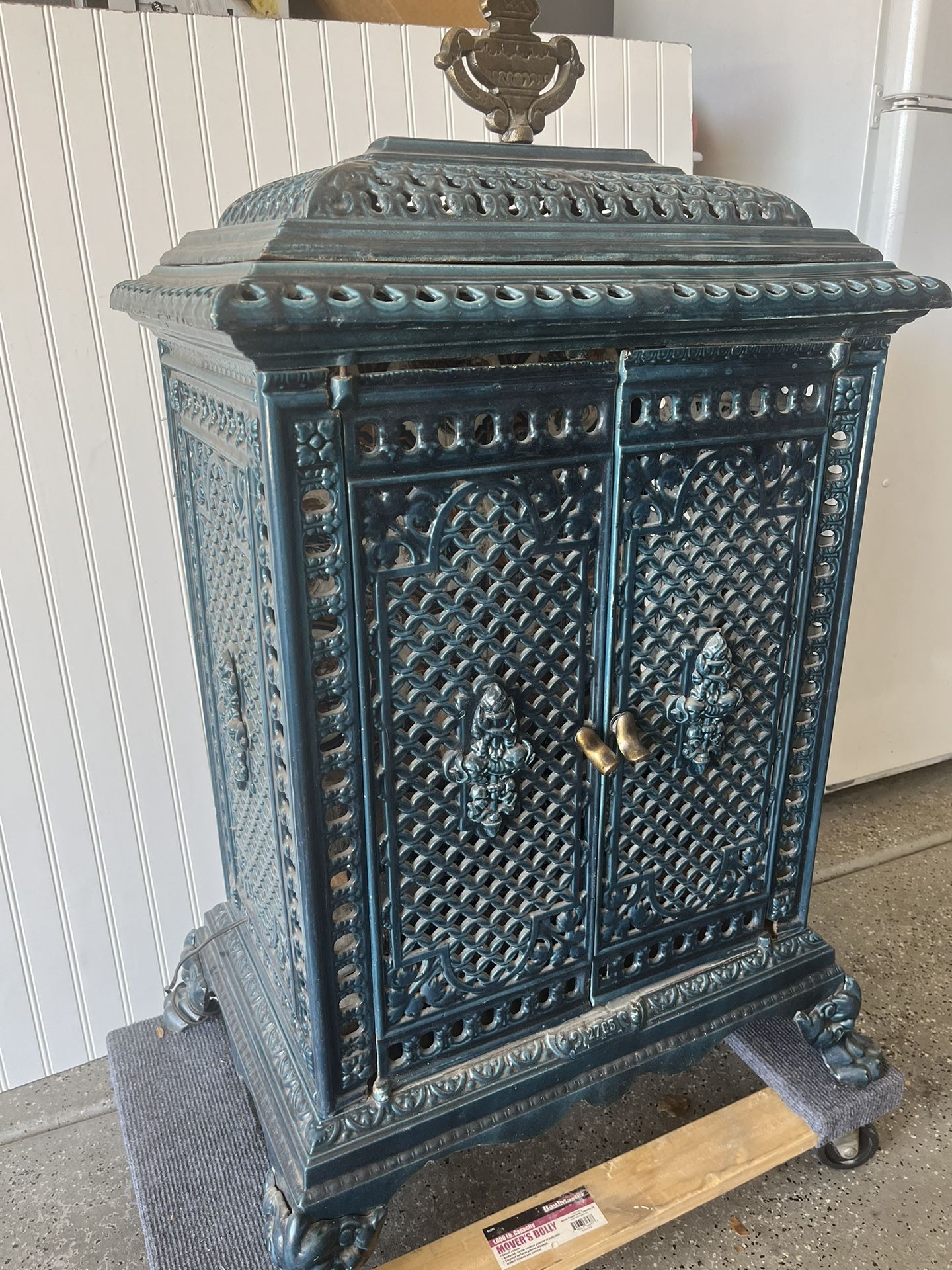 Fire Place.  Cast Iron 