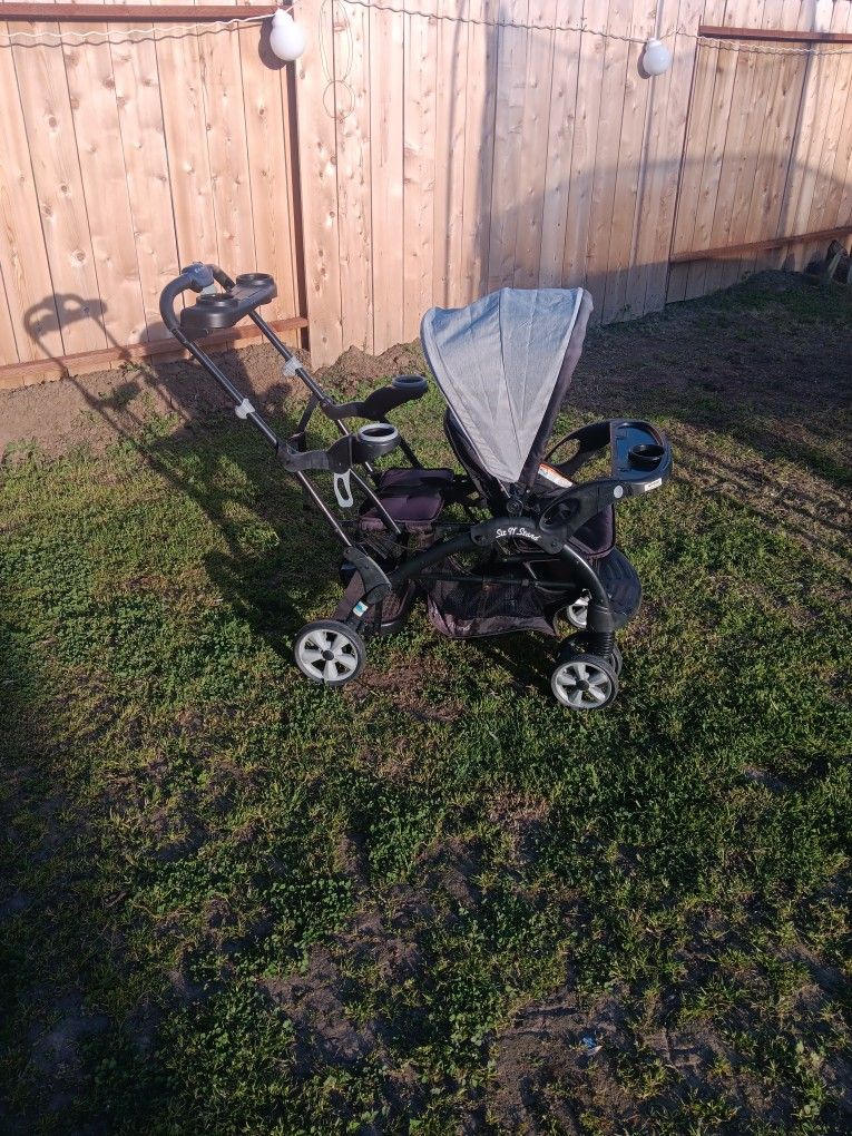 DOUBLE STROLLER