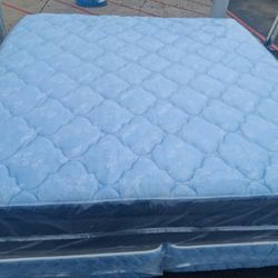 Brand new king size Pillowtop Mattress Included box spring.