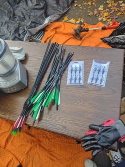 Carbon Arrows with Broadhead Tips Bundle