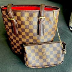 Authentic Louis Vuitton Damier Canvas Marais Bag W/ Accessories 