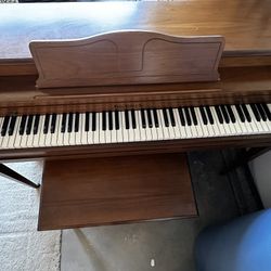Hallet Davis Piano
