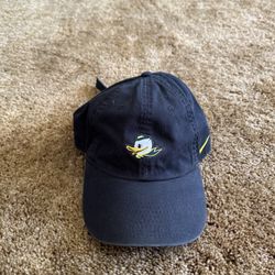 Black and yellow low profile Nike Oregon Duck’s hat with adjustable strap; perfect condition