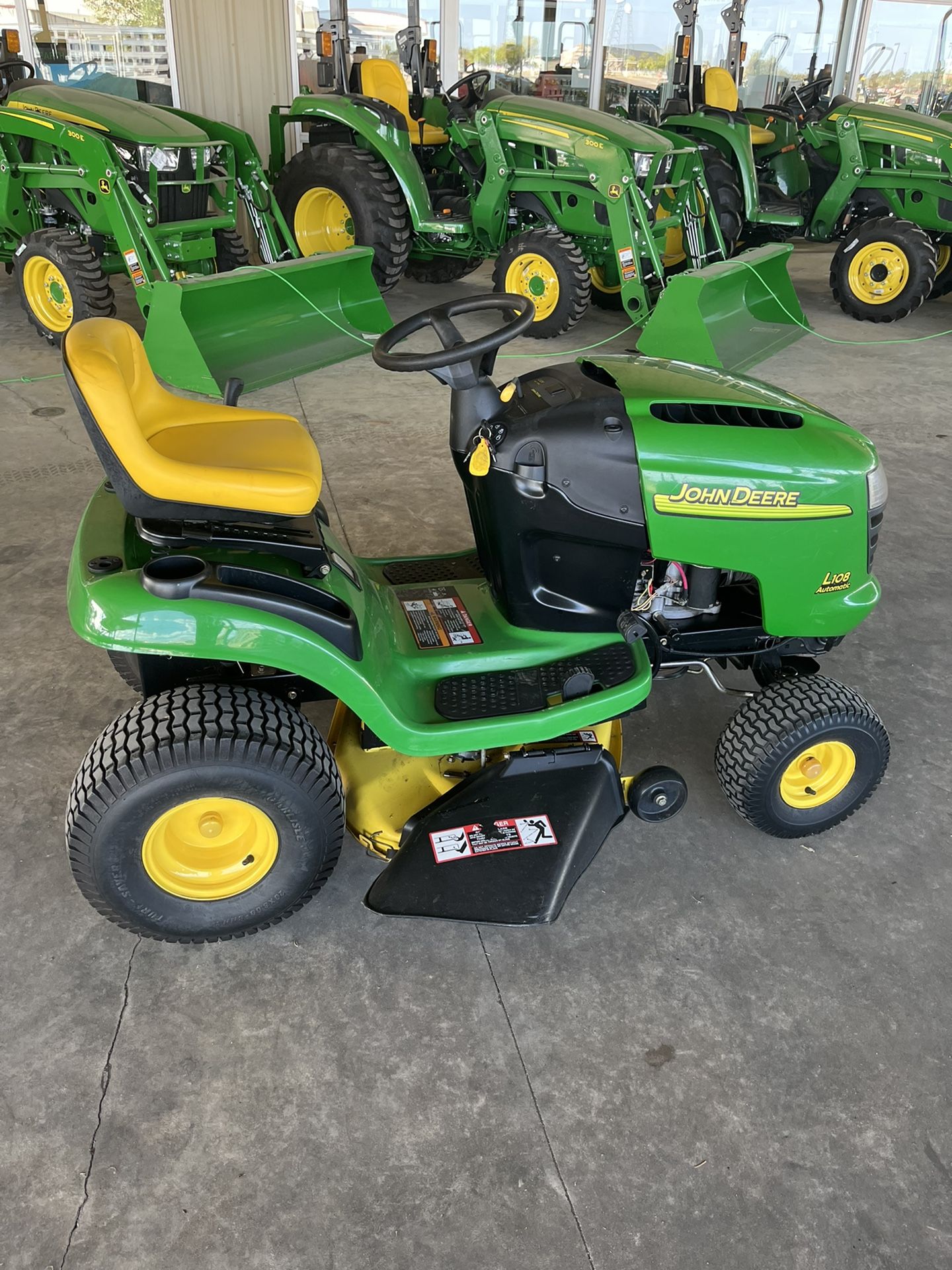 L108 John Deere 42” Mower. Low Hours!!!